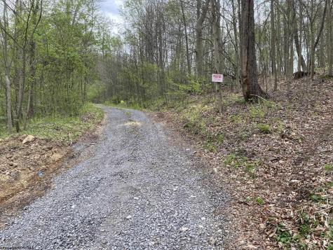 5 E Run Circle Four States WV 26572