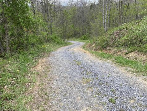 5 E Run Circle Four States WV 26572