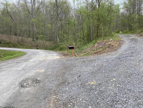 5 E Run Circle Four States WV 26572