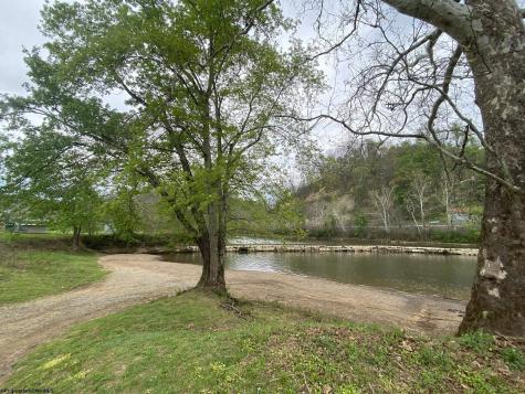 5 E Run Circle Four States WV 26572