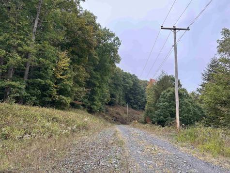 2 Deckers Trail Road Masontown WV 26542