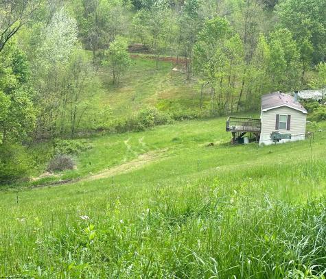 3003 Pell Road Kingwood WV 26537