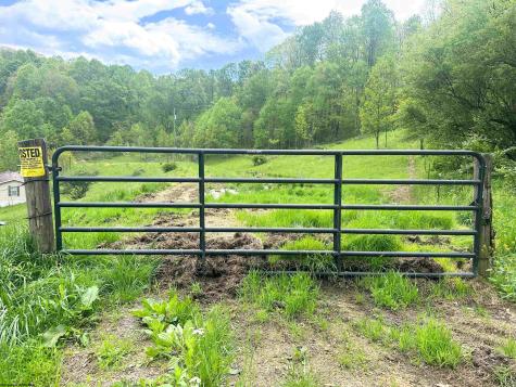 3003 Pell Road Kingwood WV 26537