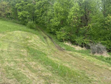 3003 Pell Road Kingwood WV 26537