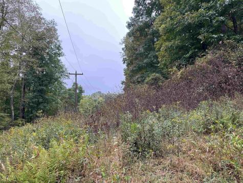 1 Deckers Trail Road Masontown WV 26542