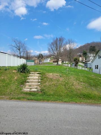 8117 Southern Avenue Stonewood WV 26301