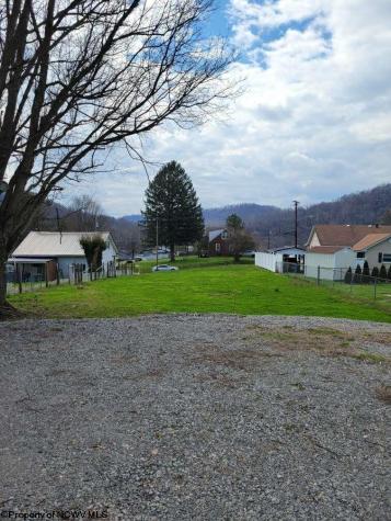 8117 Southern Avenue Stonewood WV 26301