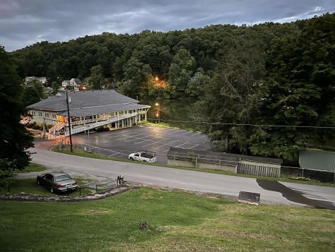 65 Lake Floyd Circle Bristol WV 26426