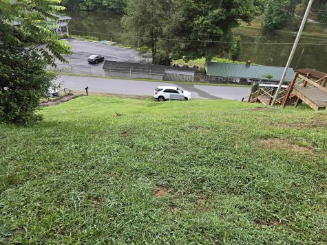 65 Lake Floyd Circle Bristol WV 26426