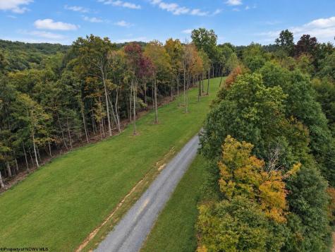 16 Arrowhead Drive Mount Nebo WV 26679