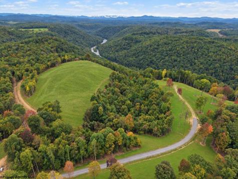 18 Arrowhead Drive Mount Nebo WV 26679