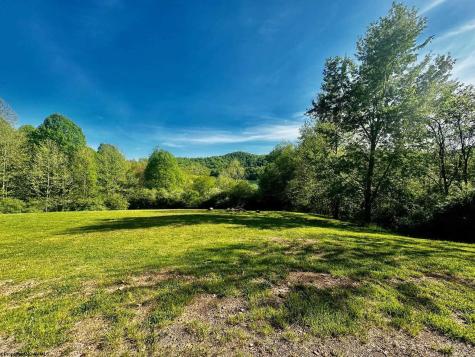 570 Lakeview Drive Horner WV 26372