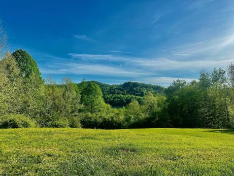 570 Lakeview Drive Horner WV 26372