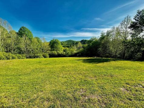 570 Lakeview Drive Horner WV 26372