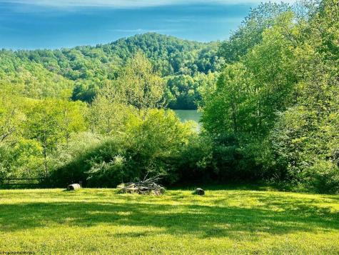 570 Lakeview Drive Horner WV 26372