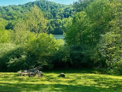 570 Lakeview Drive Horner WV 26372