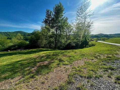 570 Lakeview Drive Horner WV 26372