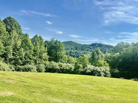 570 Lakeview Drive Horner WV 26372