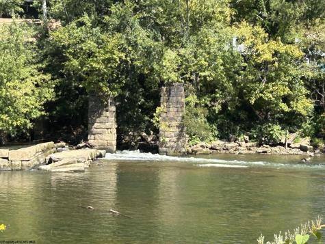 4 East Run Circle Four States WV 26572