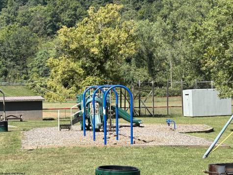 4 East Run Circle Four States WV 26572