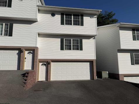 802 Carmell Court Morgantown WV 26505