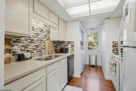 84 Pinewood Lane Clarksburg WV 26301
