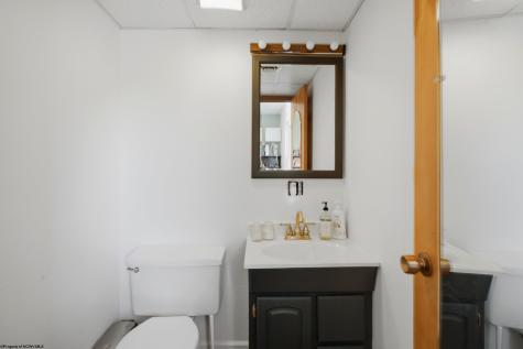84 Pinewood Lane Clarksburg WV 26301