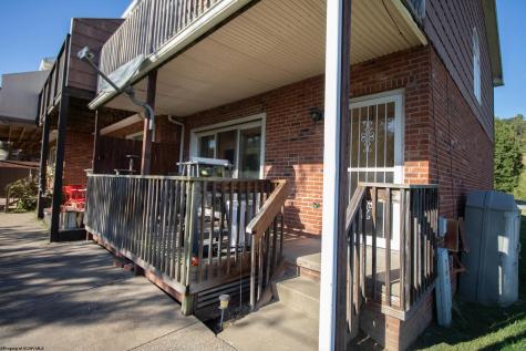 84 Pinewood Lane Clarksburg WV 26301