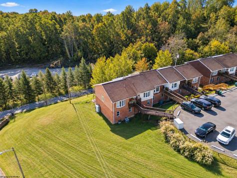 84 Pinewood Lane Clarksburg WV 26301