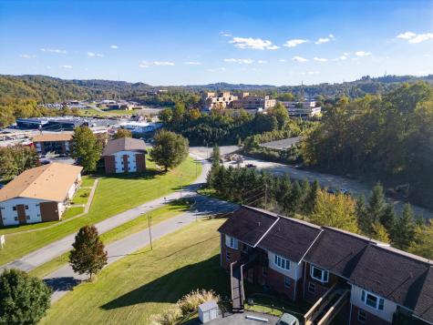 84 Pinewood Lane Clarksburg WV 26301