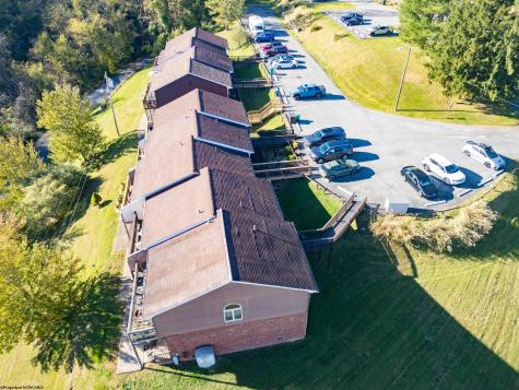 84 Pinewood Lane Clarksburg WV 26301