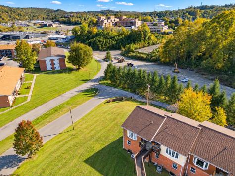 84 Pinewood Lane Clarksburg WV 26301