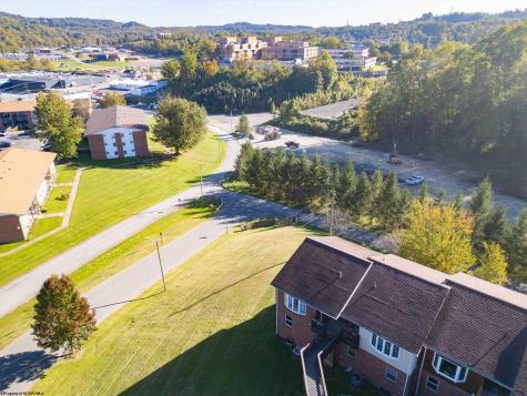 84 Pinewood Lane Clarksburg WV 26301