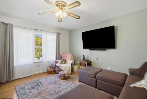 84 Pinewood Lane Clarksburg WV 26301