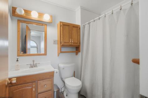 84 Pinewood Lane Clarksburg WV 26301