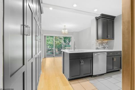 102 Lakeview Estates Morgantown WV 26508