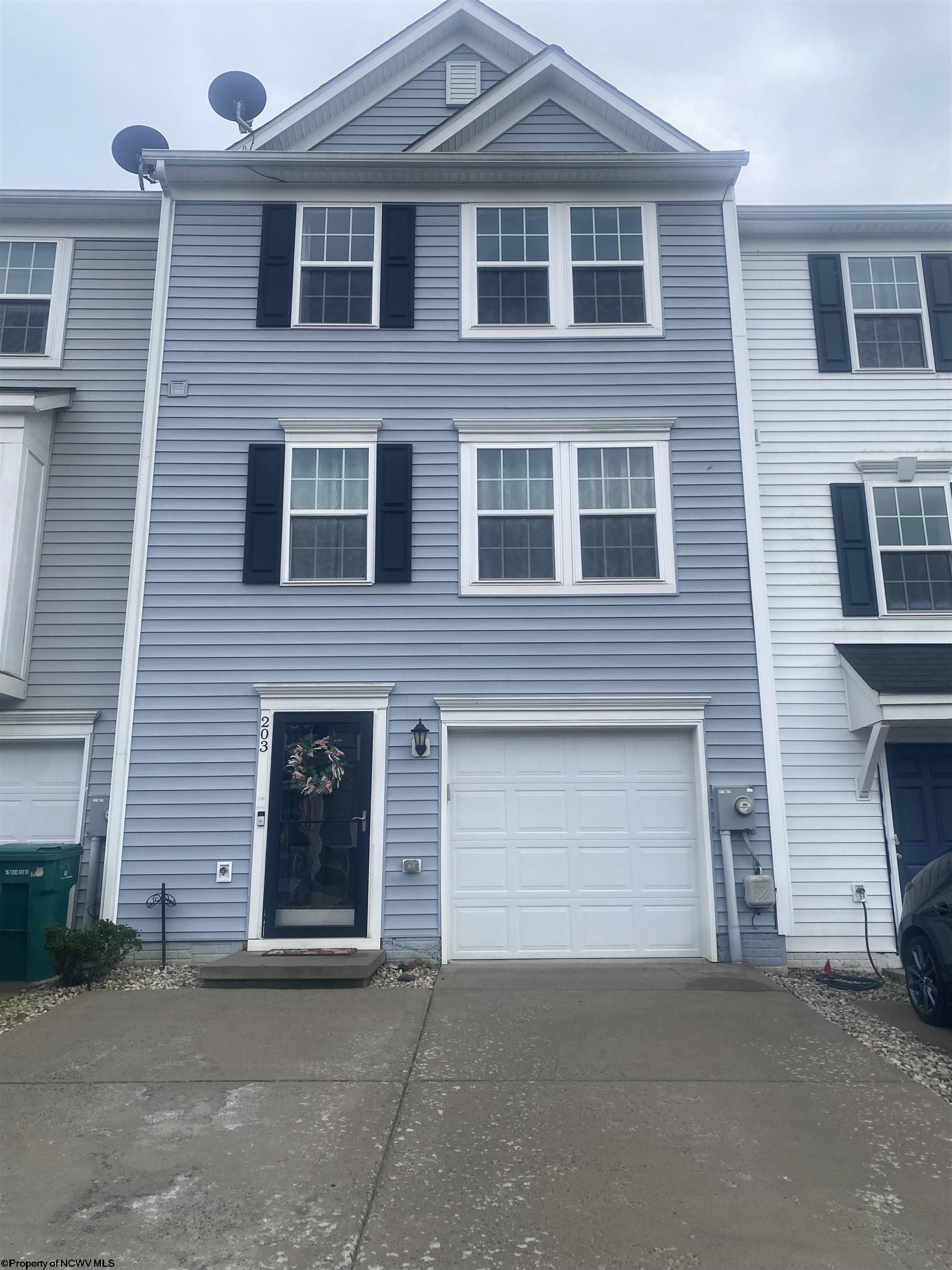 203 Queensbury Ct Court White Hall WV 26554