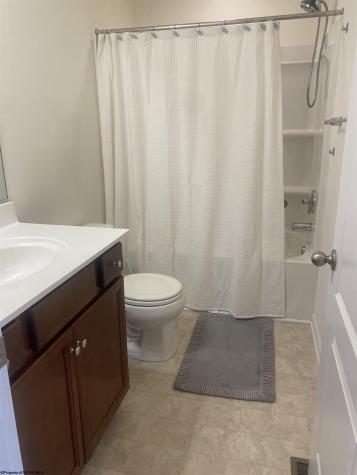 203 Queensbury Ct Court White Hall WV 26554