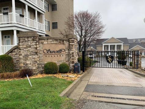 2131 Suncrest Village Morgantown WV 26505