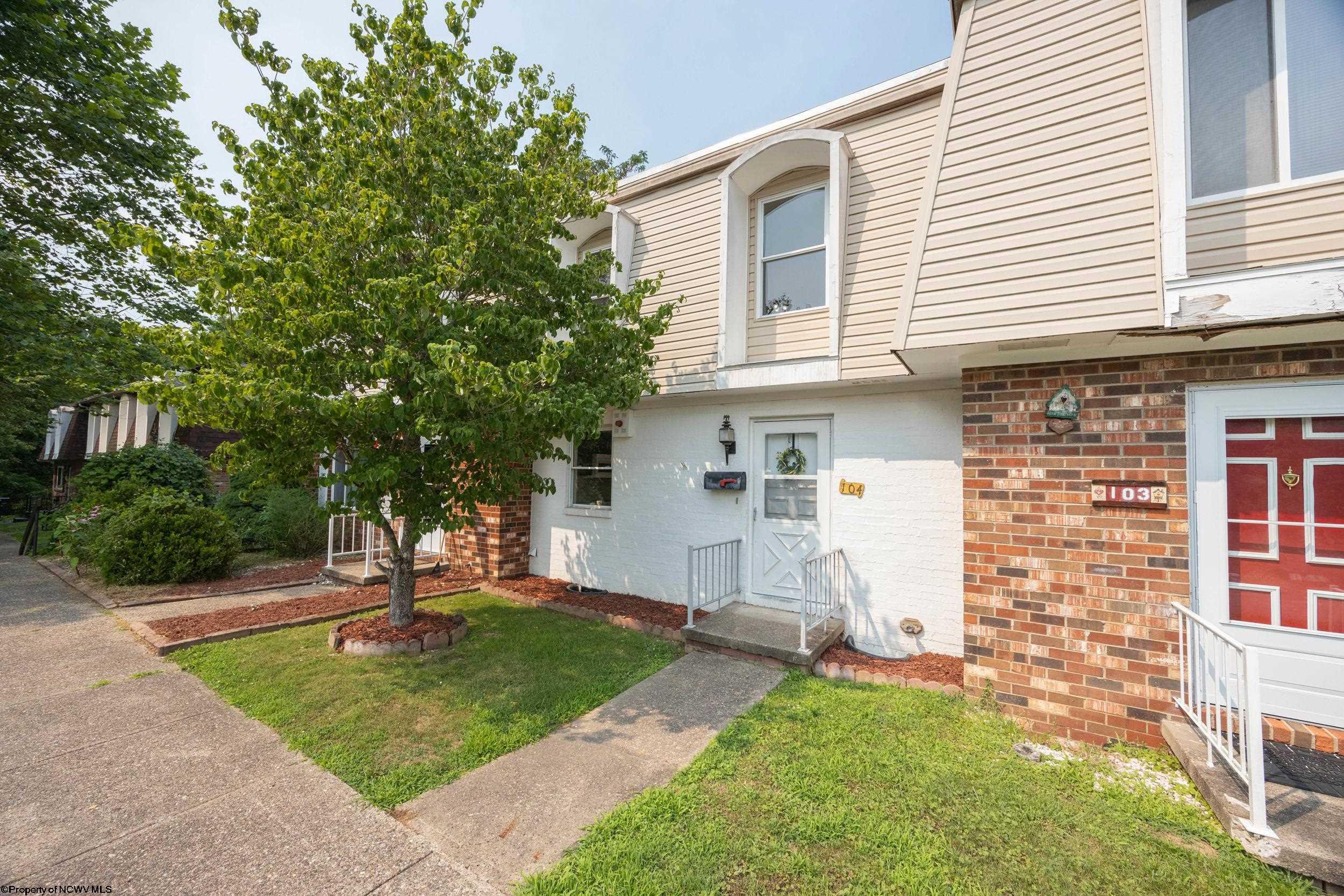104 Pinewood Road Clarksburg WV 26301