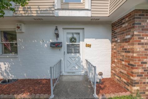 104 Pinewood Road Clarksburg WV 26301