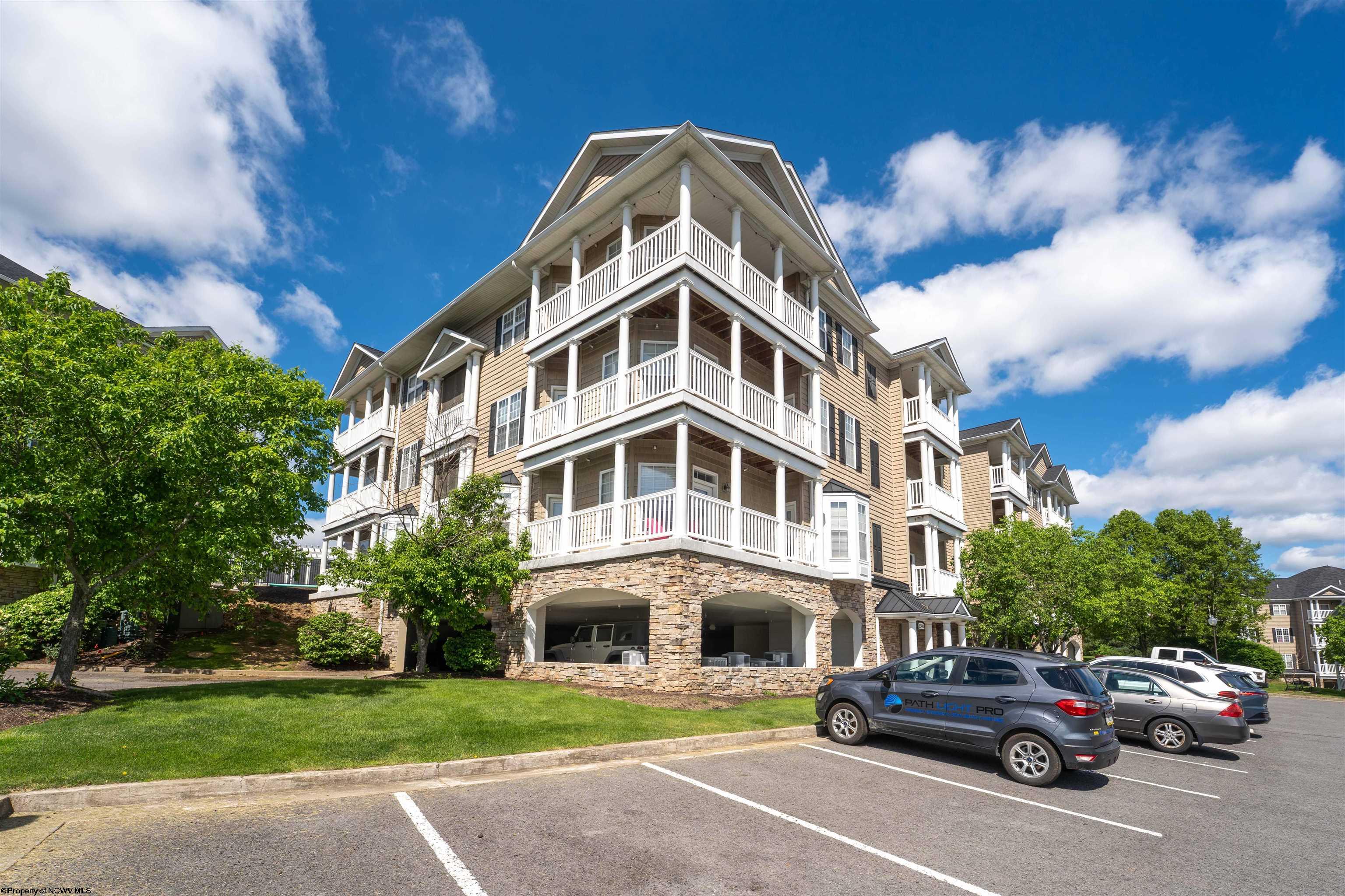 2524 Suncrest Village Morgantown WV 26505