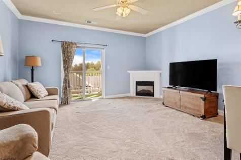 2524 Suncrest Village Morgantown WV 26505