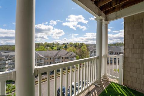 2524 Suncrest Village Morgantown WV 26505