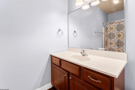 2524 Suncrest Village Morgantown WV 26505