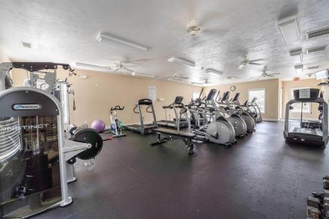2524 Suncrest Village Morgantown WV 26505
