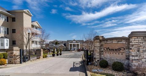 2524 Suncrest Village Morgantown WV 26505