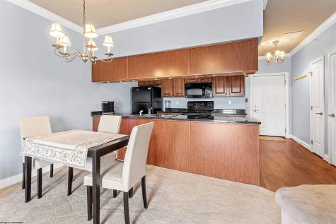 2524 Suncrest Village Morgantown WV 26505