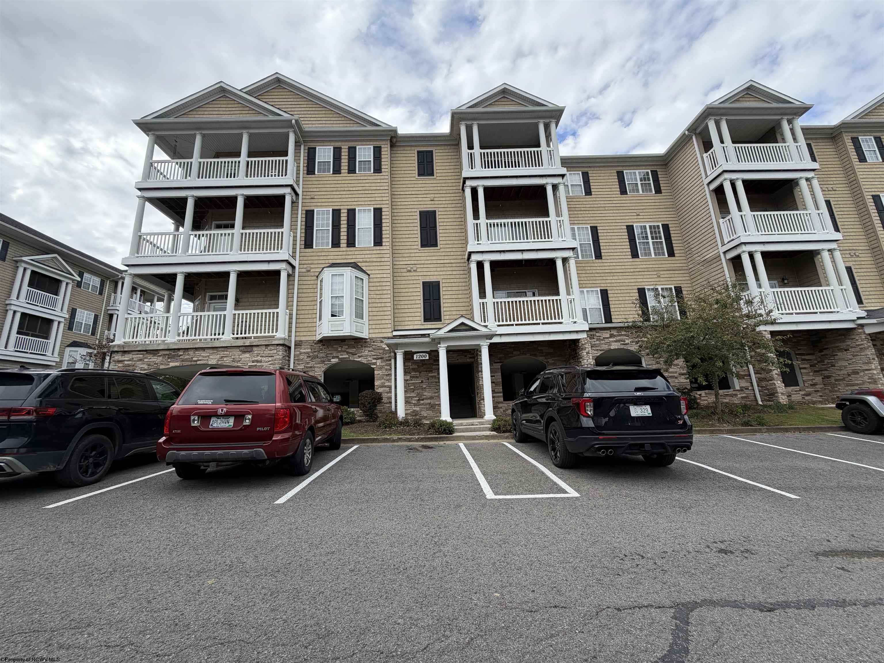 1235 Suncrest Village Morgantown WV 26505