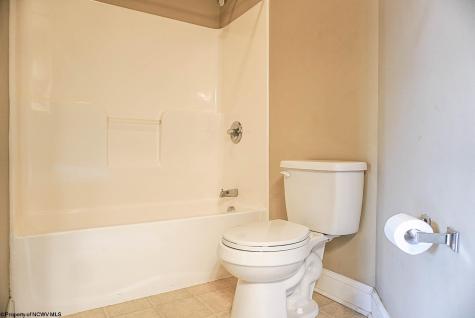 2637 Suncrest Village Morgantown WV 26505